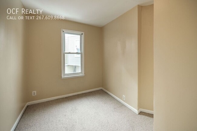 Building Photo - 2500 E Oakdale St