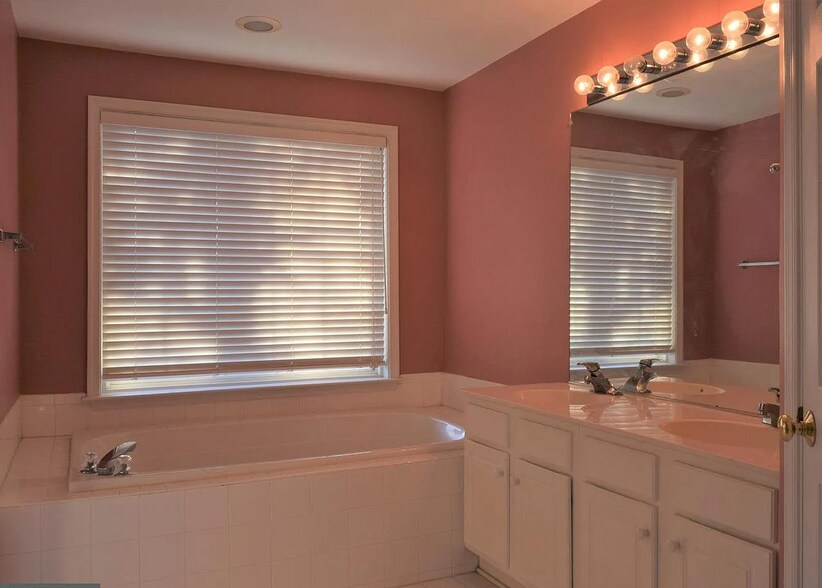 Building Photo - 13133 Rose Petal Cir