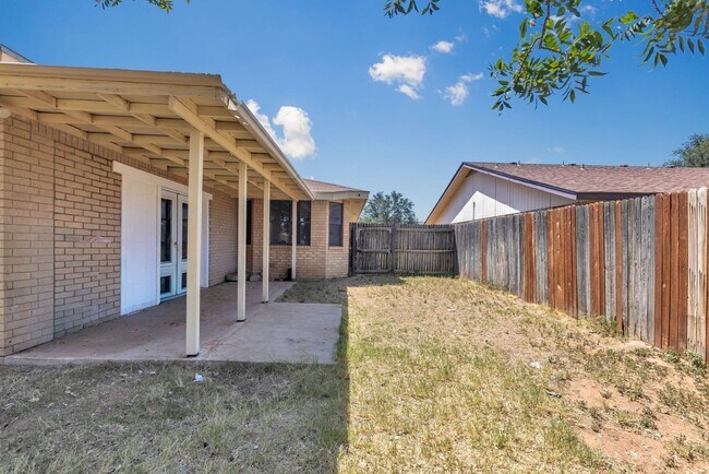 Building Photo - 6935 Amber Dr