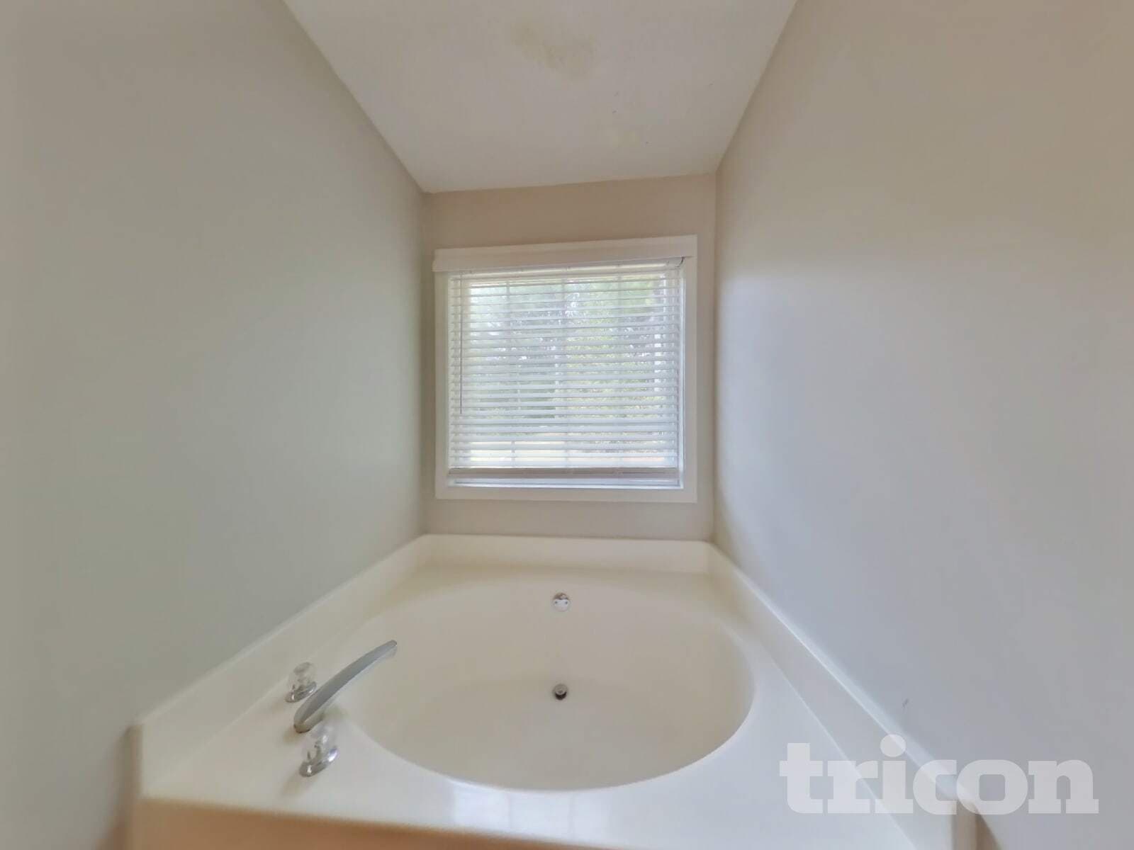 Building Photo - 228 S Red Oak Way