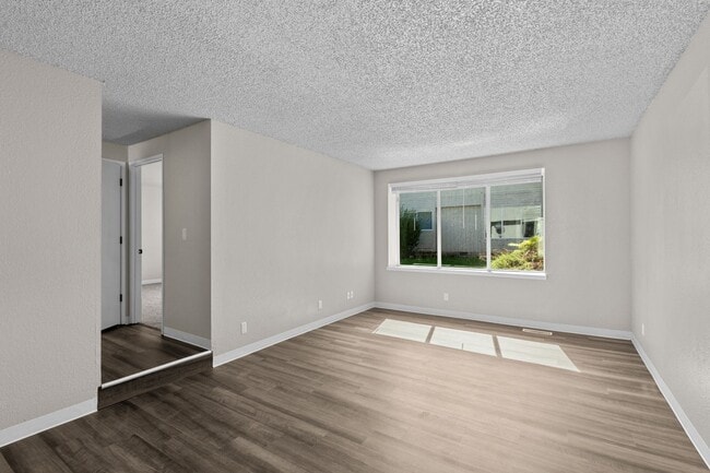 Building Photo - 1100 sq foot 2 bedroom 1.5 bathroom with full size washer/dryer available now!