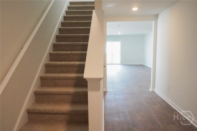 Building Photo - 500 Coconut Dr