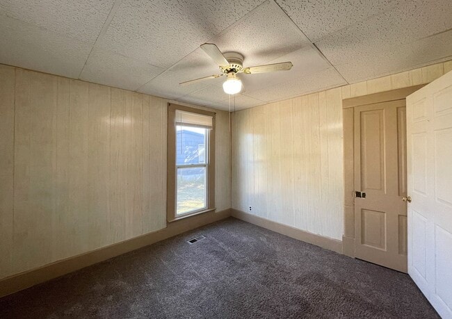 Building Photo - Spacious 1 Bed 1 Bath House