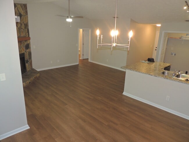 Building Photo - 1006 Wood Creek Dr