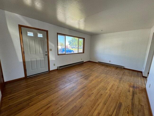 Building Photo - 2bdrm, 1 bath duplex with carport and fenced yard