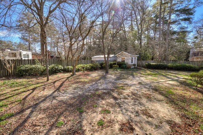 Building Photo - 3 Bed/2Bath home with garage, sunroom, and shed in Martinez