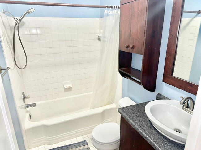 Building Photo - 700 Mial St