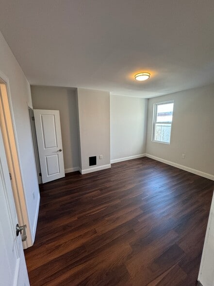 Building Photo - 10 S Ann St