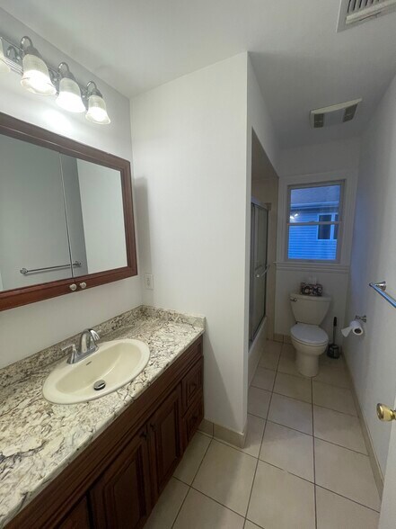 Building Photo - 41 Chobot Ln