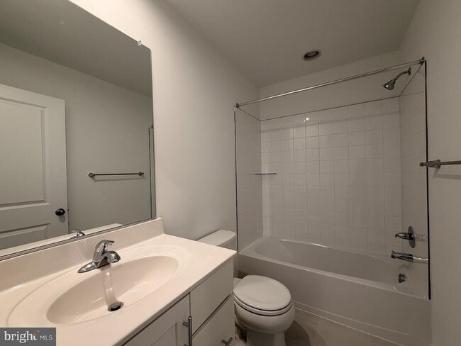 Building Photo - 453 Husky Trl