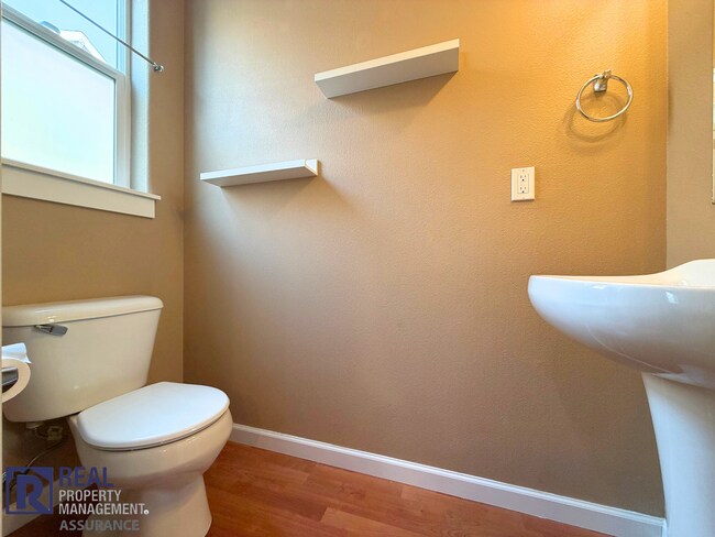 Building Photo - Bright 2-Bed, 2.5-Bath Beaverton Townhouse with Attached Garage & AC
