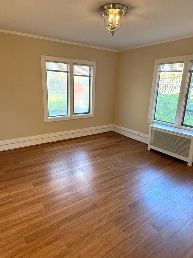 Building Photo - Great 2 Bedroom Rental Home in Crocker Highland District