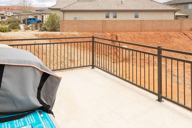 Building Photo - 3 Bedroom Furnished Home! Short term lease!! Available from May 1st - October 31st!