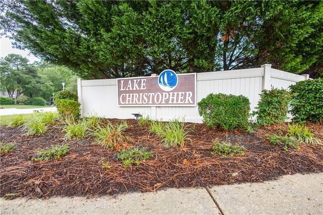 Building Photo - 1545 Lakeport Ct