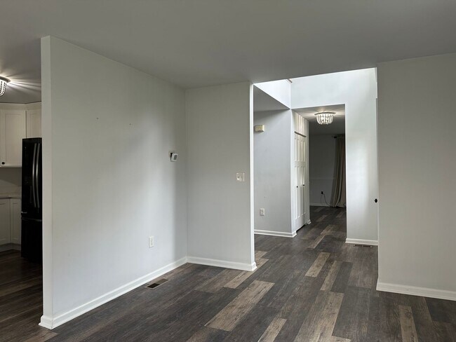 Building Photo - 3685 Clauss Dr