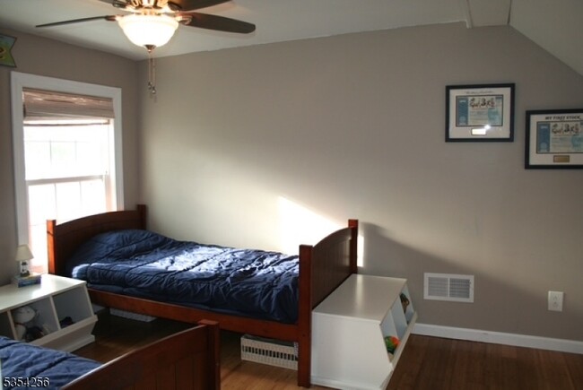 Building Photo - 411 Biglow Dr