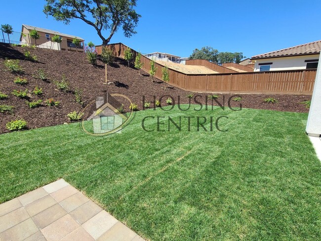 Building Photo - Luxurious Newer Construction Rental Home I...