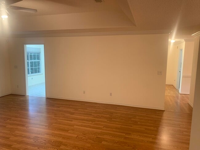 Building Photo - 343 Ruckel Dr