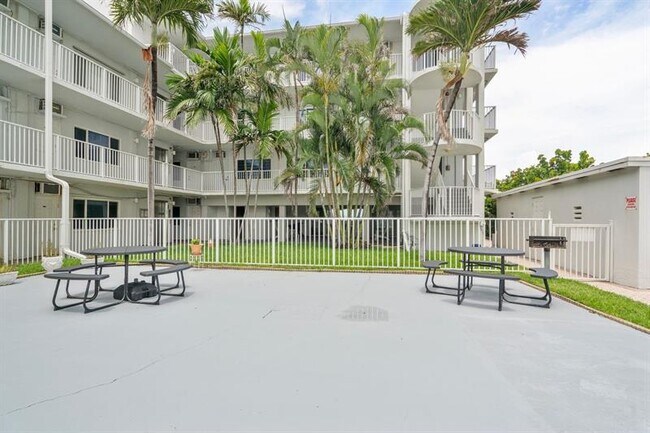 Building Photo - 1480 S Ocean Blvd