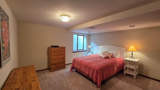 Building Photo - 7 bedroom 5 Bath Home In Desirable Boulder Location - Partially Furnished - 6 Month Lease Only