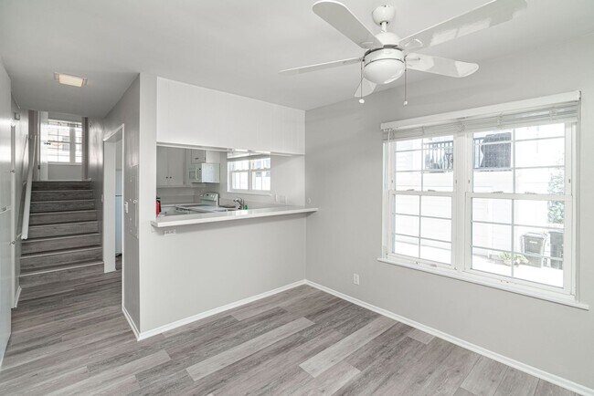 Building Photo - 314 E Bay Ave