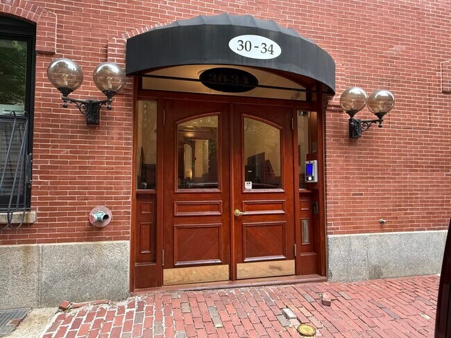 Building Photo - 30-34-34 E Concord St