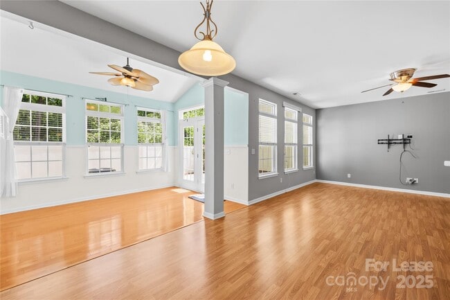 Building Photo - 709 Prospect Lane