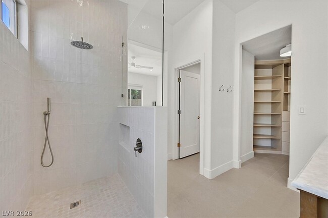 Building Photo - 11 Fountainhead Cir