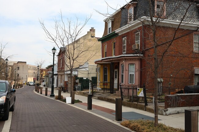 Building Photo - 53 W Maplewood Mall