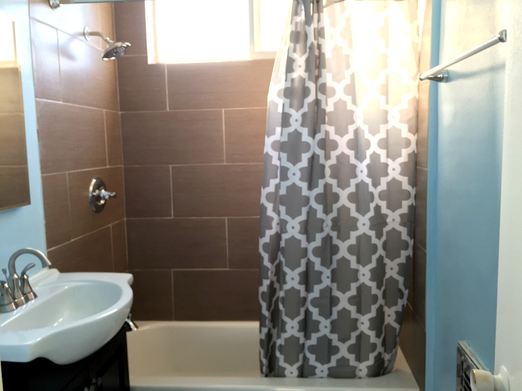 Building Photo - 1681 College View Dr