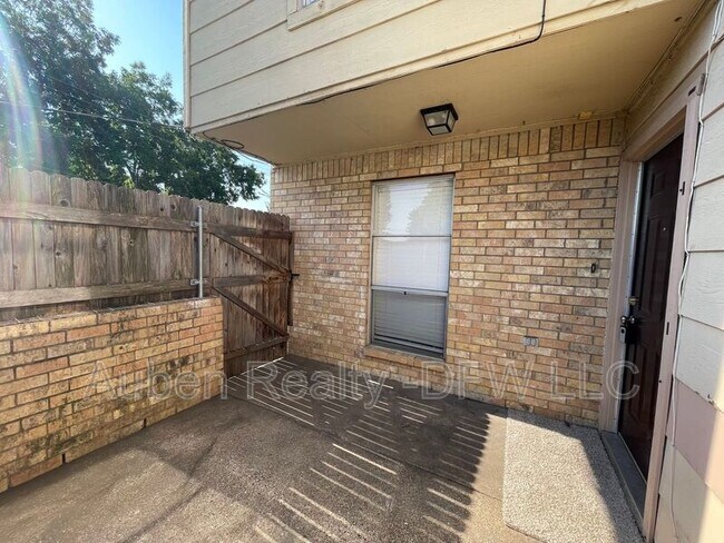 Primary Photo - 5524 Lewis Ct