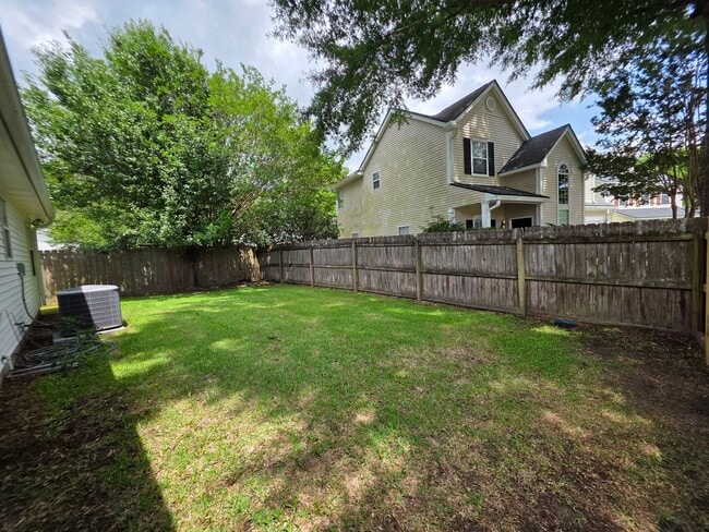 Building Photo - Charming 3-Bedroom Home in Desirable Shadowmoss Community