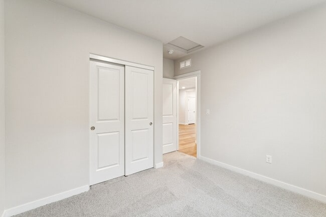 Building Photo - 2028 E Cave Falls St