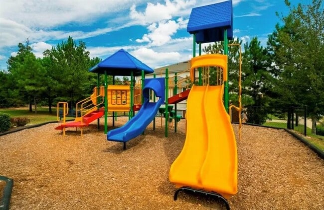 Building Photo - 91 Somerset Club Dr SE