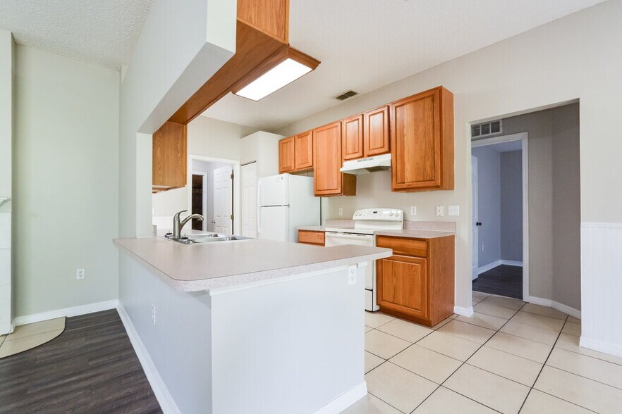 Building Photo - 1168 S Brickell Dr