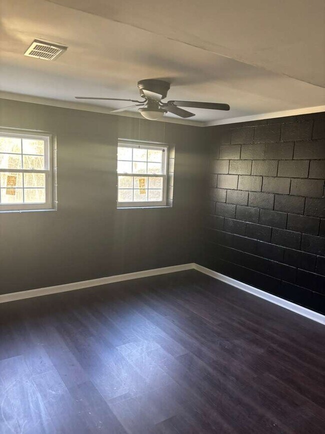 Building Photo - 2961 King Alfred Dr