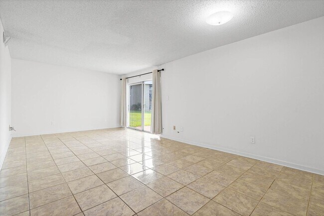 Building Photo - 119 Riverbend Dr