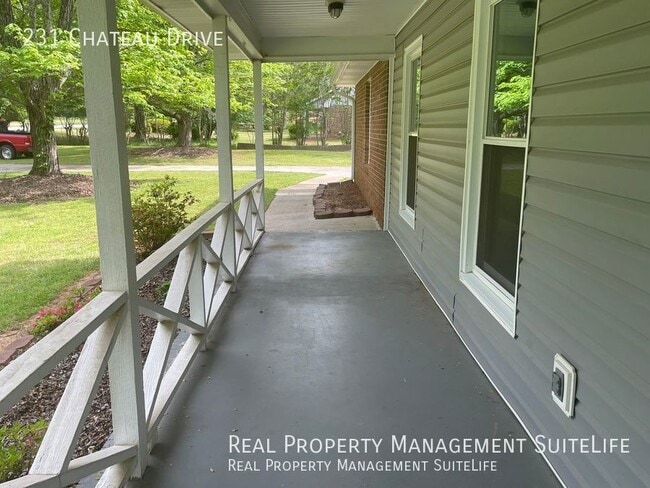 Building Photo - 231 Chateau Dr