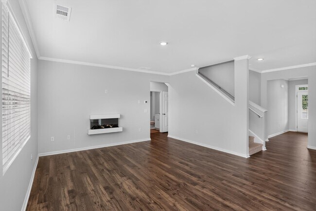 Building Photo - 383 King Vlg