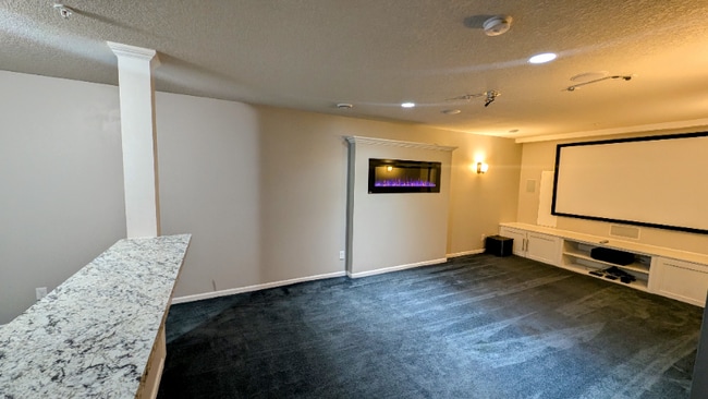Building Photo - 2568 Vierling Dr E