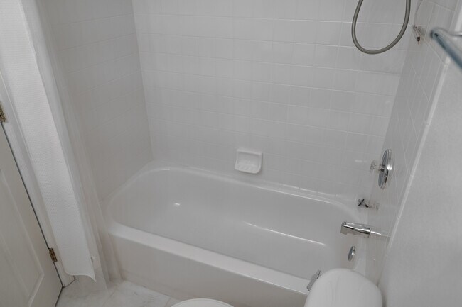 Building Photo - 2815 Decatur Dr