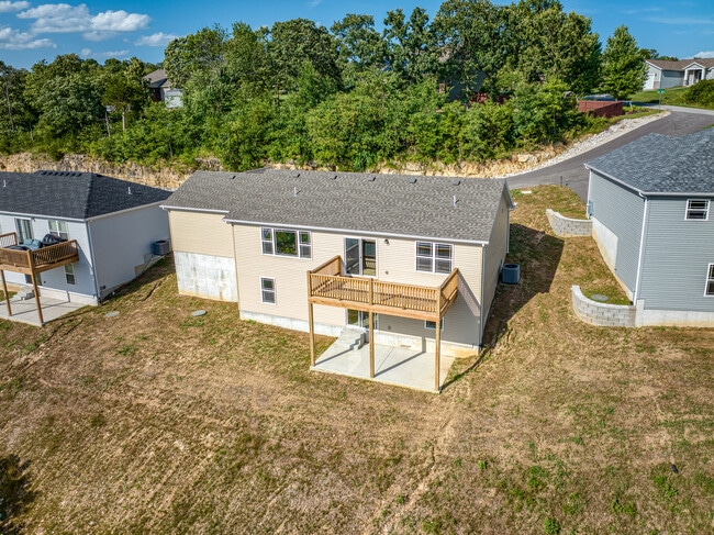 Building Photo - 204 E Sunset Cove Ln
