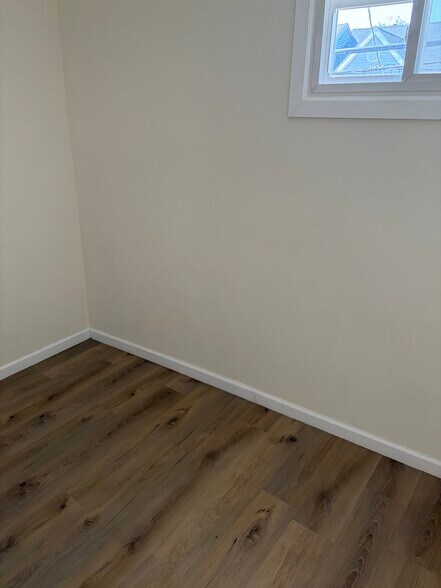 Building Photo - 585 McChesney St