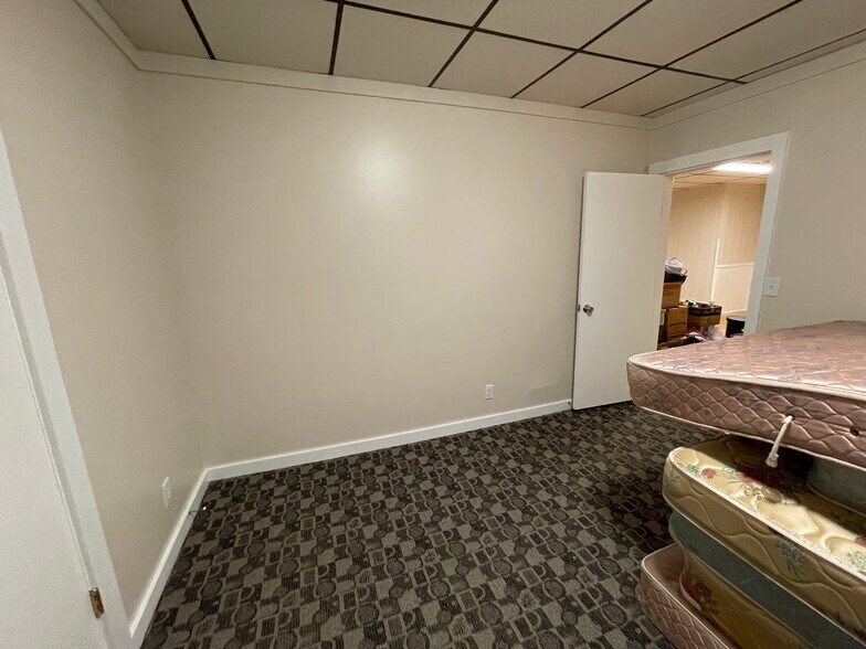 Building Photo - 622 Jefferson St Apt A