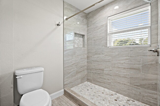 Building Photo - Fully Remodeled Country Home on Half an Ac...