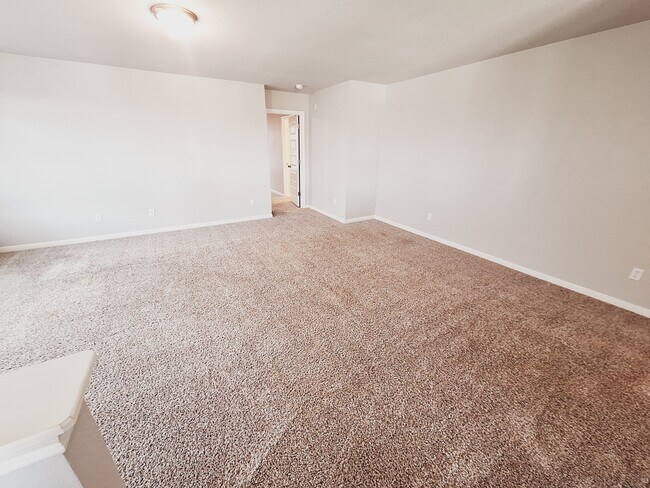 Building Photo - 124 Peruvian Ln