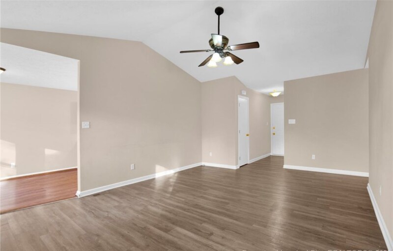 Building Photo - 1332 Oak Knolls Dr