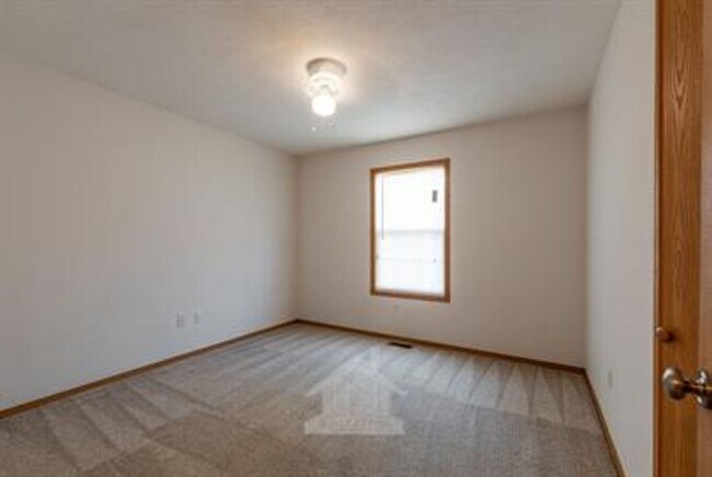 Building Photo - 208 Beatie St