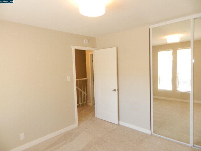Building Photo - 5519 Roundtree Dr