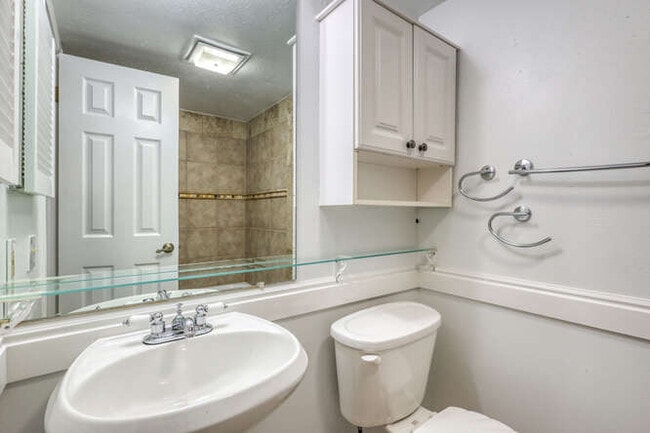 Building Photo - 1061 W Beaver Creek Blvd